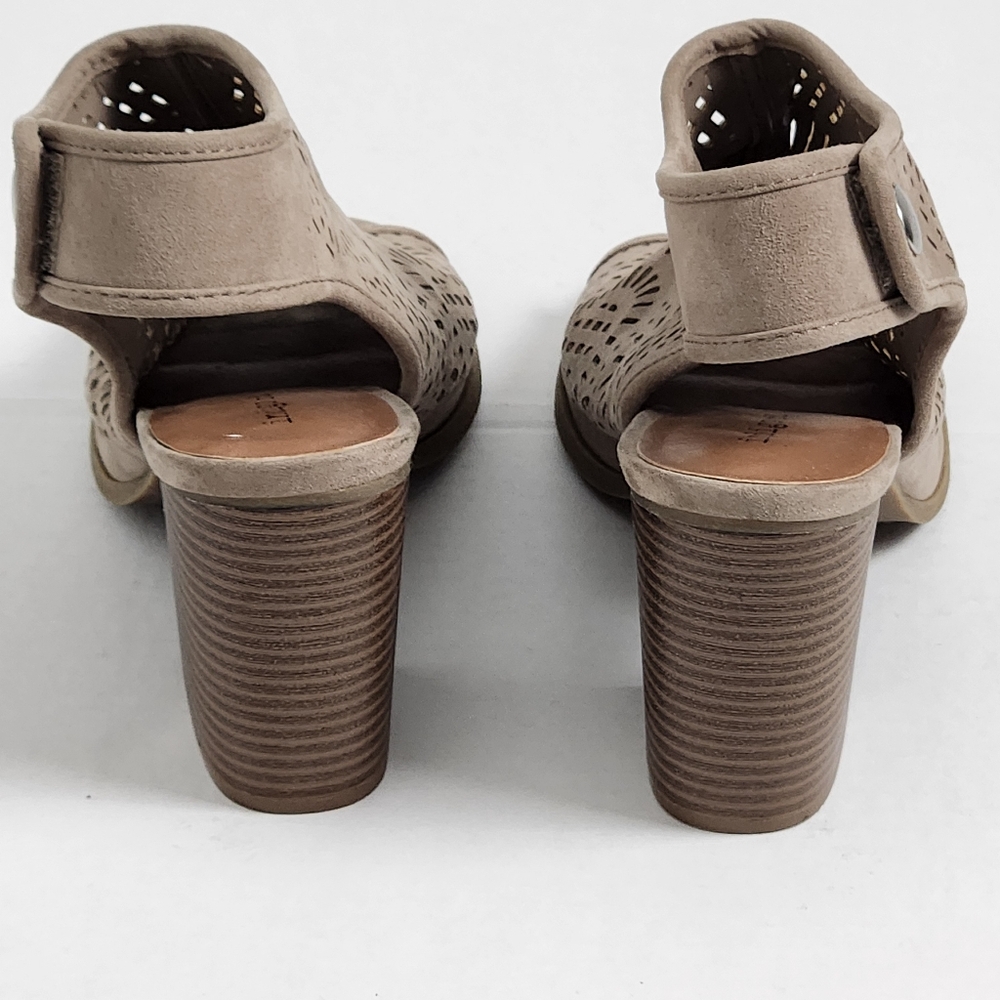 Indigo Rd. Irparca Open-Toe Punched Slingback Block Heel Sandals Size 8.5 US - Picture 7 of 9